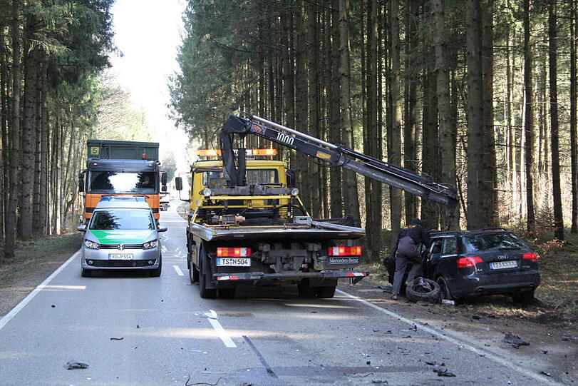 Crash bei Palling: Betrunkener Fahrer kracht in den Gegenverkehr