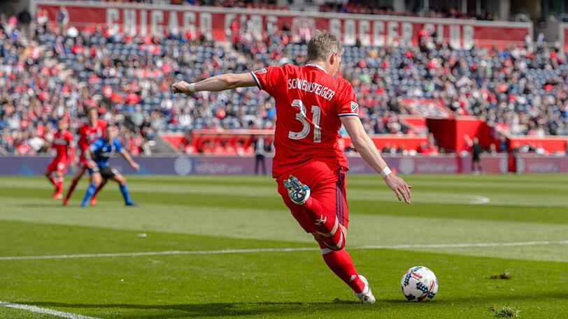 Bastian Schweinsteiger wurde nach seinem ersten Spiel bereits ins Team der Runde gewählt.
