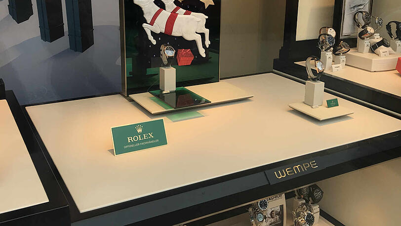 Realität in München: ein leer gefegtes Rolex-Regal bei Wempe.