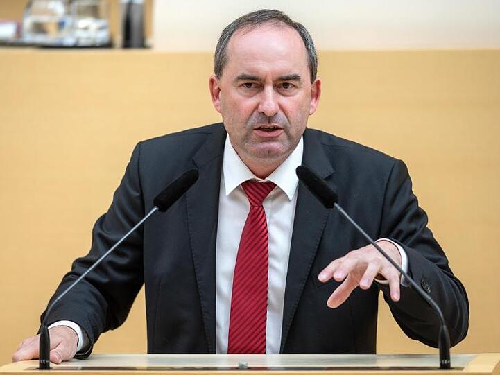 Hubert Aiwanger (Freie Wähler), stellvertretender Ministerpräsident von Bayern und Wirtschaftsminister. Foto: Sina Schuldt/Archivbild