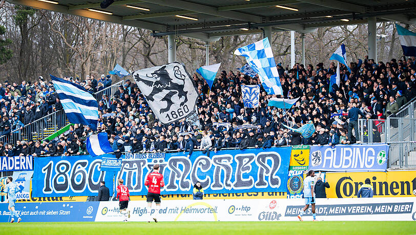 Feuern die Mannschaft von Patrick Glöckner an: Die Fans des TSV 1860.