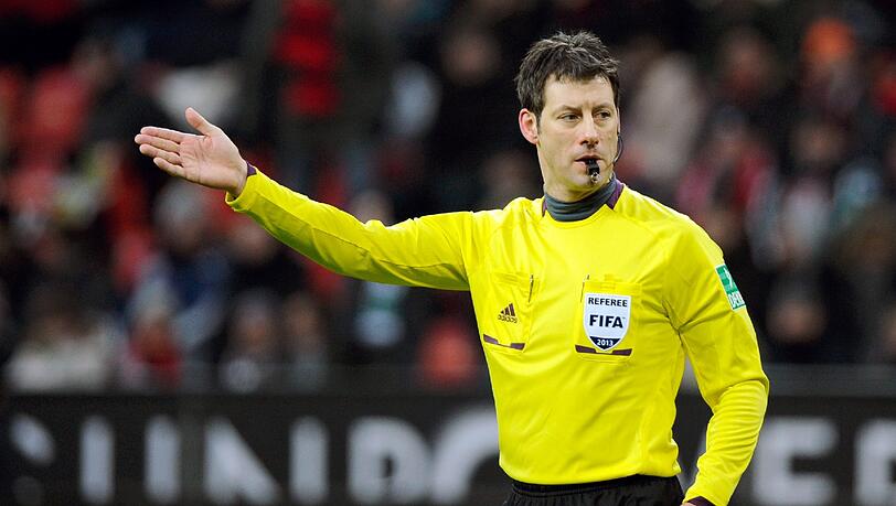 Barcelona-Sprecher Toni Freixa sagte über den deutschen Referee Wolfgang Stark: „Ein Schiedsrichter hat die Regeln zu kennen.“ Barcelona-Sprecher Toni Freixa sagte über den deutschen Referee Wolfgang Stark: „Ein Schiedsrichter hat die Regeln zu kennen.“