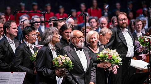 Kent Nagano und der Komponist Krzysztof Penderecki beim Schlussapplaus.