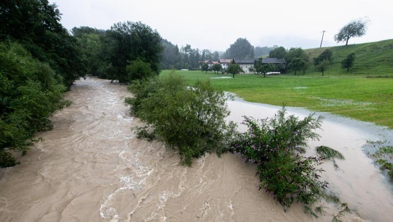 Die Prien bei Frasdorf hat sich nach heftigem Dauerregen in einen reißenden Fluss verwandelt. Foto: Matthias Balk/dpa Die Prien bei Frasdorf hat sich nach heftigem Dauerregen in einen reißenden Fluss verwandelt. Foto: Matthias Balk/dpa