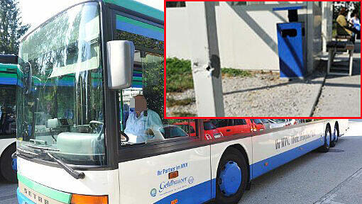 Mit einem Bus dieses Typs, rund 15 Meter lang, ist der betrunkene Fahrer durch die Stadt gegondelt und hat dabei ein Wartehäuschen beschädigt(kleines Bild). Mit einem Bus dieses Typs, rund 15 Meter lang, ist der betrunkene Fahrer durch die Stadt gegondelt und hat dabei ein Wartehäuschen beschädigt(kleines Bild).