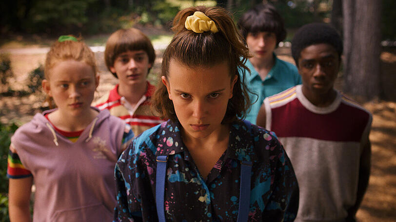 Angesichts dieser Nachrichten blickt nicht nur Eleven "Elfie" (Millie Bobby Brown, Mitte) finster drein.