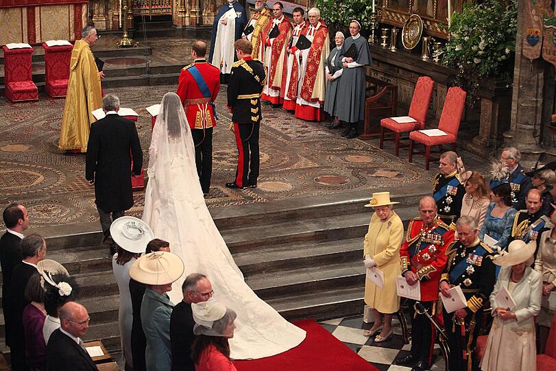 Prinz William und Kate Middleton sagen "I will": Das zukünftige Königspaar von Großbritannien vor dem Traualtar in der Westminster Abbey.