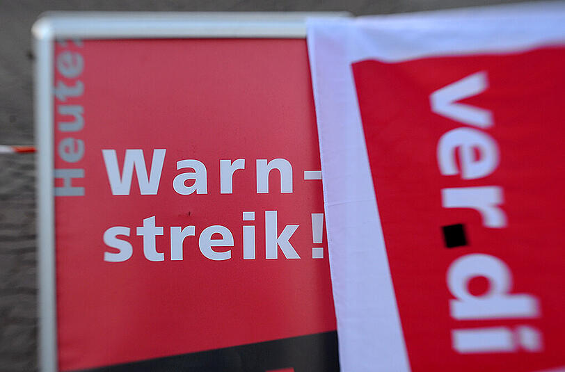 Am Montag haben die Mitarbeiter von Straßen- und Wassermeistereien die Arbeit niedergelegt.