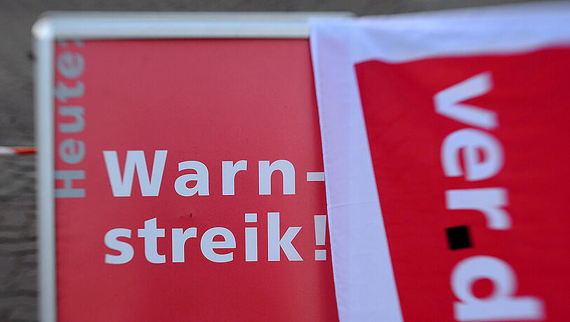 Am Montag haben die Mitarbeiter von Straßen- und Wassermeistereien die Arbeit niedergelegt. Am Montag haben die Mitarbeiter von Straßen- und Wassermeistereien die Arbeit niedergelegt.