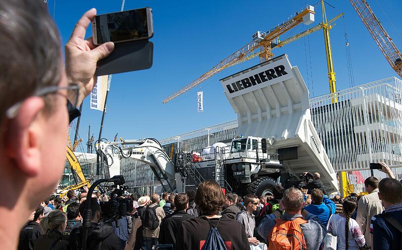 Groß, größer, bauma: Die Bilder von der weltgrößten Baumaschinen-Messe zum Durchklicken