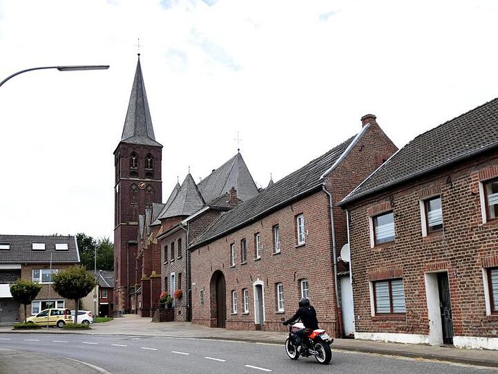 Wie ausgestorben: Der Ort Keyenberg soll dem Braunkohle-Tagebau weichen.