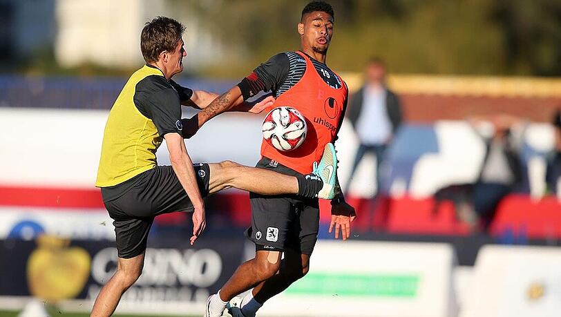Rubin Okotie (re.) steht in Marbella endlich wieder voll im Saft. Rubin Okotie (re.) steht in Marbella endlich wieder voll im Saft.