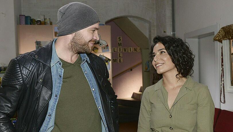 "GZSZ": Lars und Shirin geraten aneinander, nachdem Lars und Erik eine brenzlige Situation durchstehen mussten "GZSZ": Lars und Shirin geraten aneinander, nachdem Lars und Erik eine brenzlige Situation durchstehen mussten