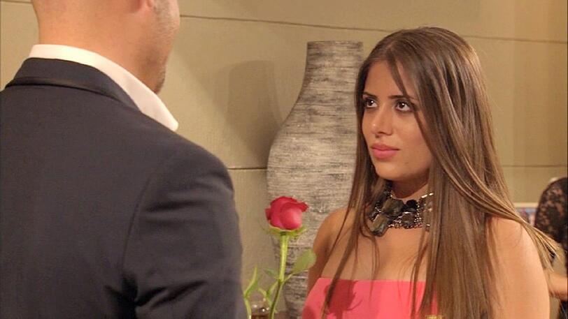 Ela erhält von Bachelor Christian die ersehnte Rose.