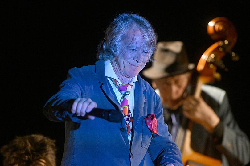 Der Komiker, Kabarettist, Schauspieler, Sänger und Multiinstrumentalist Helge Schneider.
