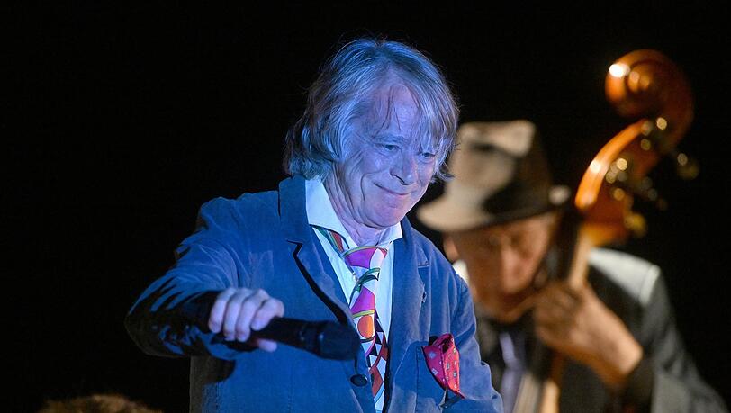 Der Komiker, Kabarettist, Schauspieler, Sänger und Multiinstrumentalist Helge Schneider.