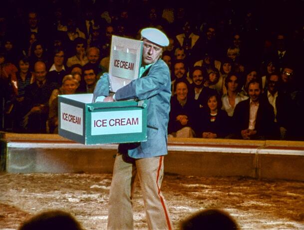 Emil Steinberger als Clown im Circus Knie. Emil Steinberger als Clown im Circus Knie.
