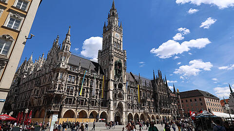 Ein Blick auf das M&uuml;nchner Rathaus am Marienplatz.