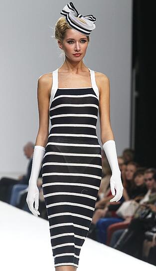 In Moskau findet vom 24. - 28. Oktober die Volvo Fashion Week statt. Schöne Frauen, schrille Outfits und jede Menge Glamour. Die Bilder von der Fahsion Week.