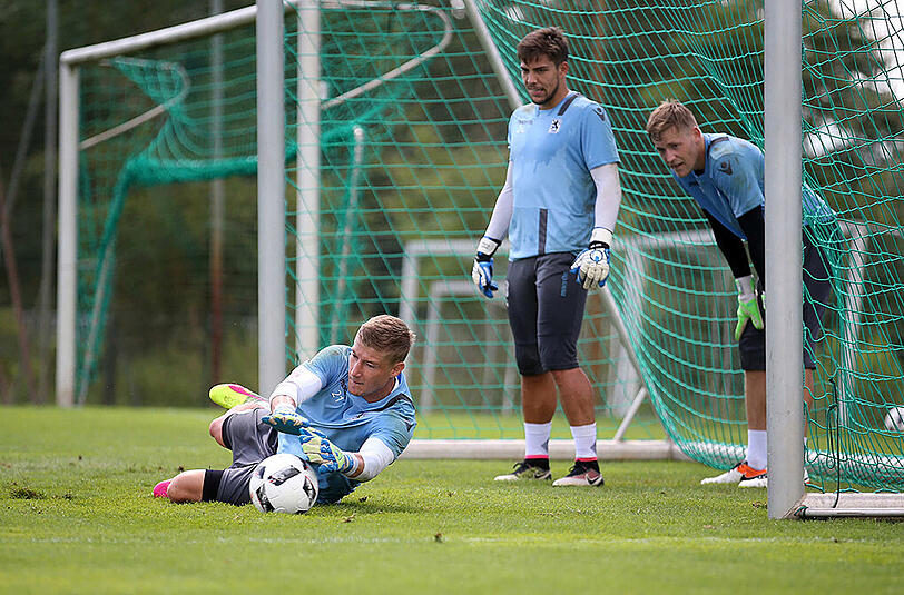 Drei Keeper im Tor, das klappt leider nur im Training (v.l.): Jan Zimmermann, Stefan Ortega, Vitus Eicher.