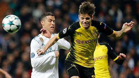 Der Dortmunder Julian Weigl (rechts) im Duell mit Real-Star Cristiano Ronaldo.