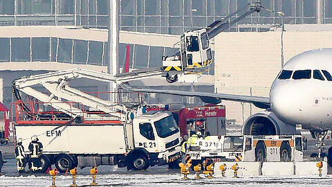 Am Mittwoch kollidierte am Münchner Flughafen ein Airbus mit zwei Enteisungsfahrzeugen. Es entstand ein hoher Sachschaden.