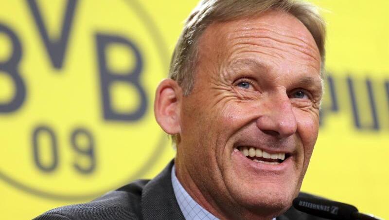 "Wir wollen Meister werden", macht Geschäftsführer Hans-Joachim Watzke vor dem Auftakt der 57. Bundesliga-Saison klar. "Wir wollen Meister werden", macht Geschäftsführer Hans-Joachim Watzke vor dem Auftakt der 57. Bundesliga-Saison klar.