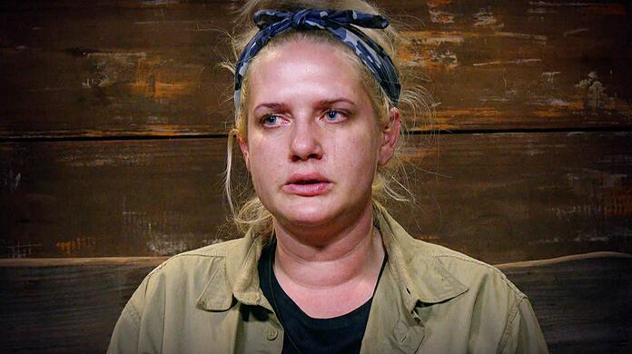 Sarah Knappik kommen bei "Ich bin ein Star – Showdown der Dschungel-Legenden" die Tränen.