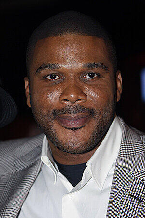 Tyler Perry kann anscheinend alles: Schreiben, Regie führen und Schauspielern. Seine vielen Talente bescherten ihm Platz 19.
