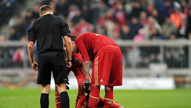 Javi Martinez: Die Bilder von seiner Verletzung im Spiel gegen Gladbach Javi Martinez: Die Bilder von seiner Verletzung im Spiel gegen Gladbach