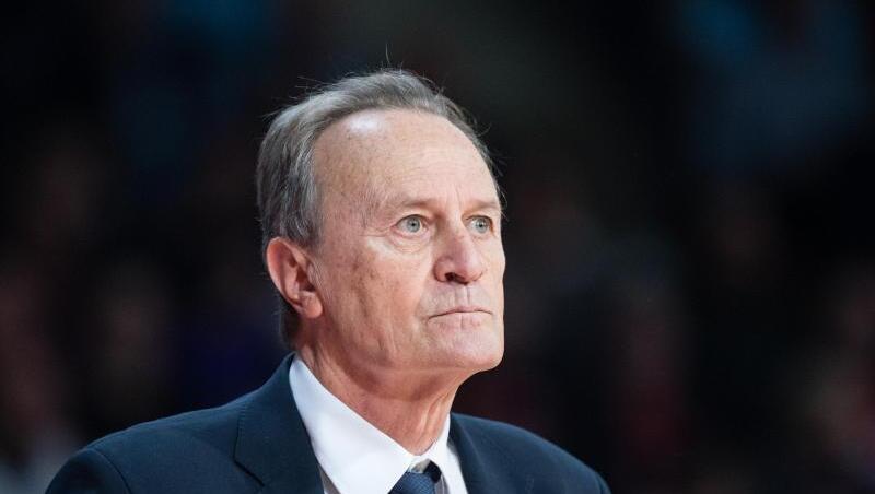 Aito Garcia Reneses, Trainer von Alba Berlin, steht am Spielfeldrand. Foto: Matthias Balk/dpa/Archivbild Aito Garcia Reneses, Trainer von Alba Berlin, steht am Spielfeldrand. Foto: Matthias Balk/dpa/Archivbild
