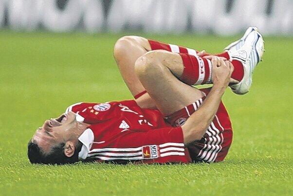 Bayerns Rechtsverteidiger Willy Sagnol hat sich erneut schwer verletzt. Droht ihm jetzt sogar das Karriere-Ende?