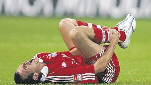 Bayerns Rechtsverteidiger Willy Sagnol hat sich erneut schwer verletzt. Droht ihm jetzt sogar das Karriere-Ende? Bayerns Rechtsverteidiger Willy Sagnol hat sich erneut schwer verletzt. Droht ihm jetzt sogar das Karriere-Ende?