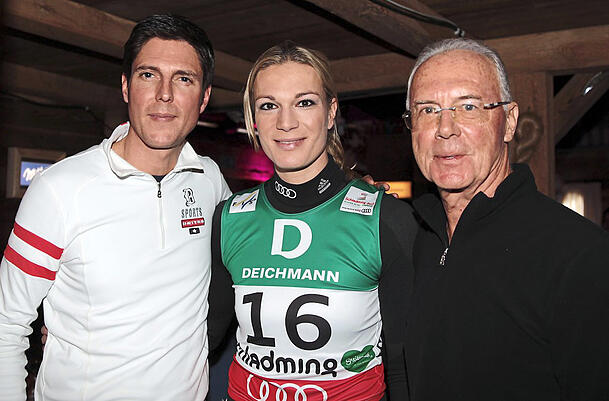 Franz Beckenbauer (r.) bei der Alpinen Ski-WM 2013 mit Manager Marcus Höfl (l.), dessen Ehefrau Maria Höfl-Riesch Bronze gewann. Augenklick Franz Beckenbauer (r.) bei der Alpinen Ski-WM 2013 mit Manager Marcus Höfl (l.), dessen Ehefrau Maria Höfl-Riesch Bronze gewann. Augenklick
