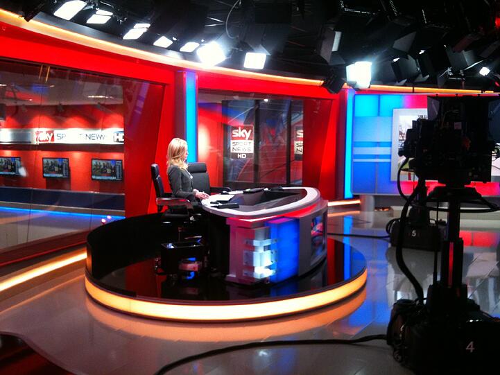 Bis zum Start von Sky Sport News HD gab es bei Sky keine täglichen Eigenproduktionen und zu einem großen Teil eingekaufte Inhalte &ndash; beispielsweise von den großen Hollywood-Studios oder zentral produzierte Sportübertragungen. Im Rahmen des "Sky Sport News HD"-Projekts wird nun erstmals &bdquo;in-House&ldquo; produziert.