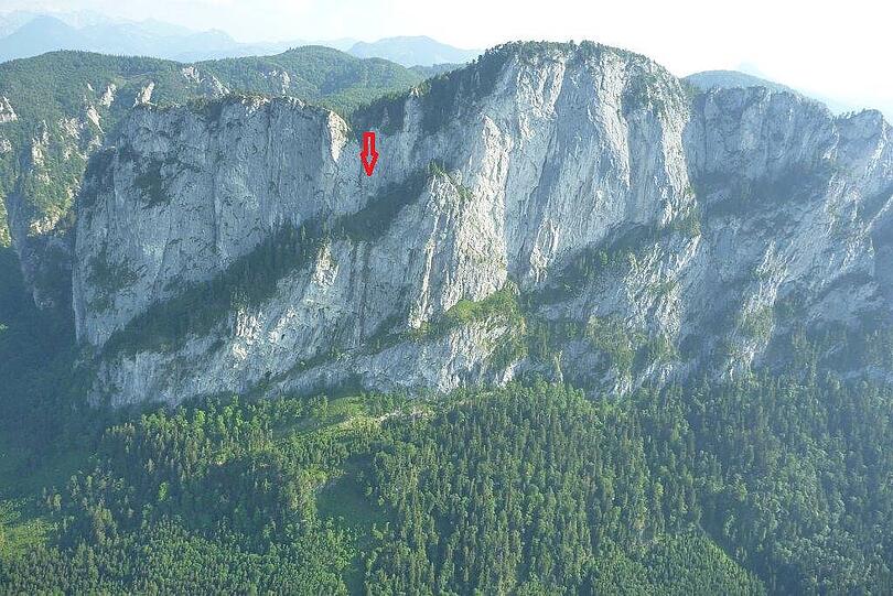 Ein 47-jähriger Straubinger ist an der Drachenwand 250 Meter tief gestürzt und hat sich dabei tödliche Verletzungen zugezogen.
