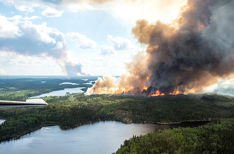 Die Waldbrände in der kanadischen Provinz Alberta breiten sich immer mehr aus. Den Behörden zufolge, sind sieben der 49 Brände außer Kontrolle. Sehen Sie hier die dramatischen Ausmaße des Flammenmeeres.