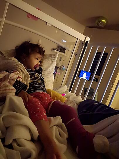 Erschöpft: Samia kurz nach der Operation im Kinderspital in Basel.