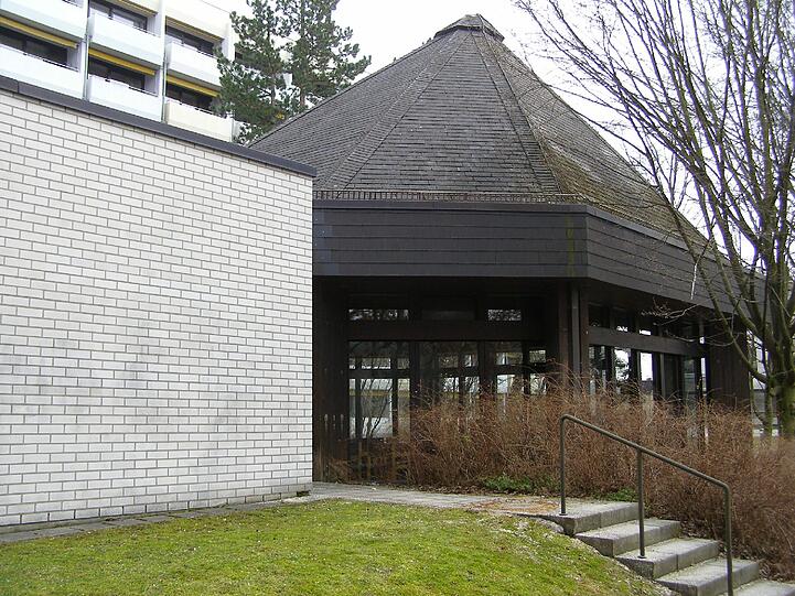 Die Kapelle am Hans-Sieber-Haus an der Manzostraße soll abgerissen werden. Statt dessen soll ein Raum der Stille entstehen.