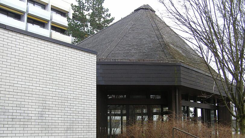 Die Kapelle am Hans-Sieber-Haus an der Manzostraße soll abgerissen werden. Statt dessen soll ein Raum der Stille entstehen. Die Kapelle am Hans-Sieber-Haus an der Manzostraße soll abgerissen werden. Statt dessen soll ein Raum der Stille entstehen.
