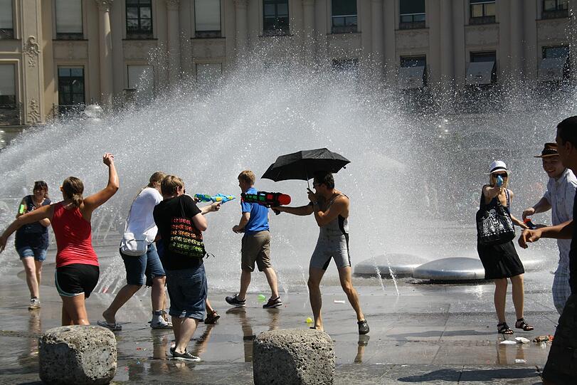 Wasserschlacht am Stachus. Die Bilder.