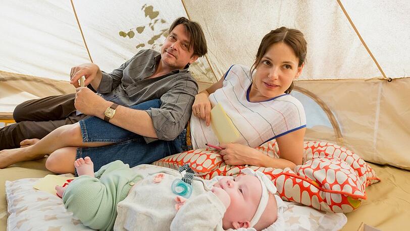 "Eltern mit Hindernissen": Philipp (Hary Prinz), Katrin (Nicolette Krebitz) und Baby Isalie.