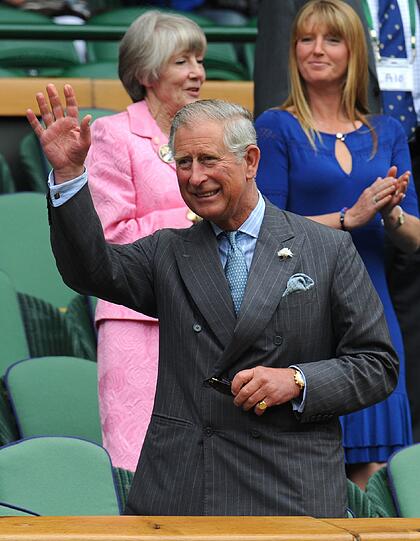 ... und der Queen-Sohn schien gut gelaunt - oder wäre er anhand solcher Anblicke wie des Folgenden vielleicht doch lieber zum Damen-Tennis gegangen...?
