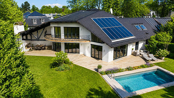 Diese Villa mit Pool in Gr&uuml;nwald kann man mieten &ndash; sofern man das n&ouml;tige Kleingeld dazu hat.
