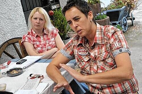 Lösten eine Debatte um die Pflege-Qualität aus: Stephanie Flähmig (l.) und Diana Feilhauer.