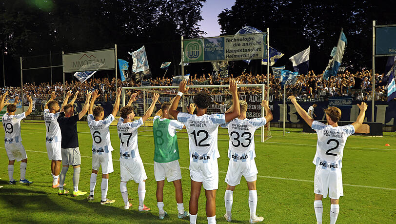 Wollen die Euphorie aus Memmingen in die nächsten Wochen mitnehmen: Die Spieler des TSV 1860 um Tunay Deniz. Wollen die Euphorie aus Memmingen in die nächsten Wochen mitnehmen: Die Spieler des TSV 1860 um Tunay Deniz.