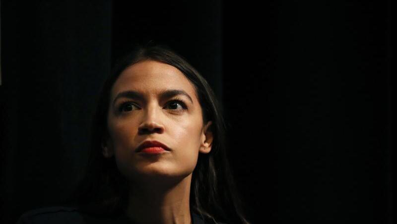 Alexandria Ocasio-Cortez nimmt ihre Kritiker aufs Korn. Alexandria Ocasio-Cortez nimmt ihre Kritiker aufs Korn.