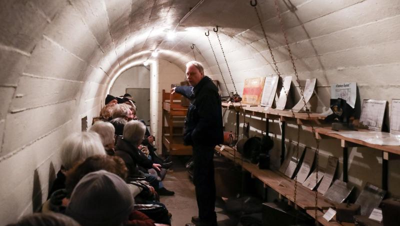 Ein Stück Friedensarbeit: Gunnar Wulf bei einer Führung im Hamburger Bunkermuseum. Ein Stück Friedensarbeit: Gunnar Wulf bei einer Führung im Hamburger Bunkermuseum.