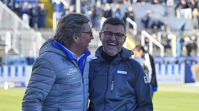 Haben ein gutes Verhältnis: Sechzigs ehemaliger Stadionsprecher Stefan Schneider und Trainer Michael Köllner (Archivbild)