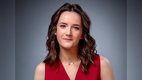 Emily Busvine begleitet den ESC als Green-Room-Gastgeberin.